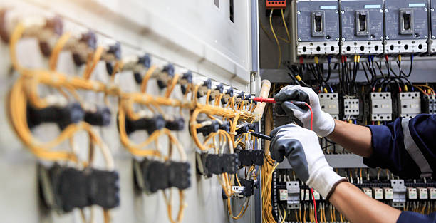 Professional Electrician technician working in Marseilles, IL